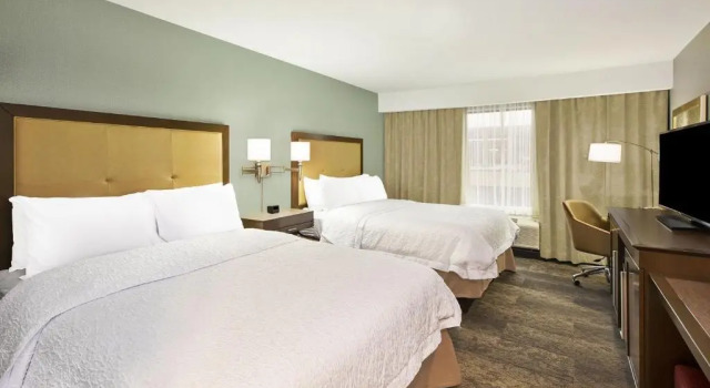 Четырёхместный номер Standard Hampton Inn by Hilton Detroit Dearborn, MI