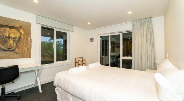 The Kingfisher House - Oneroa, Rezerwuj Willa Hotele w Auckland Region z parkingiem, Parking