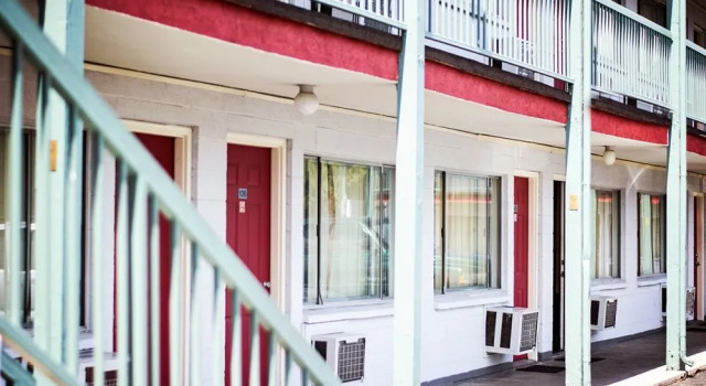 Amenity Motor Inn, Забронировать Отель Отели Прово с парковкой, рядом с Crandall Historical Printing Museum, Парковка