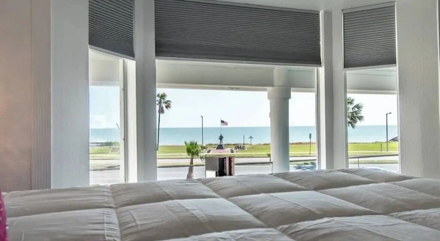 Ocean Drive Splendor Awaits