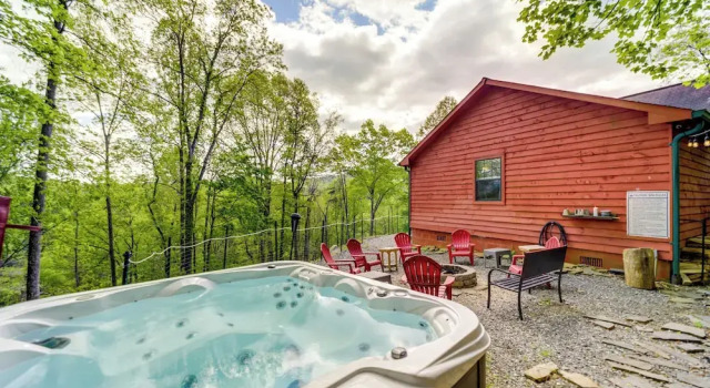 Коттедж Bryson City Vacation Rental - Hot Tub & Lake Views