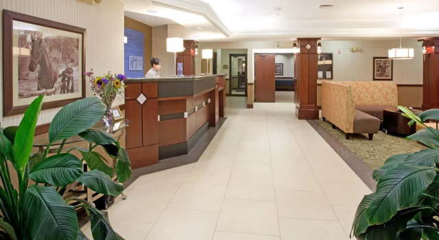 Holiday Inn Express & Suites Garden City, Брондау Қонақ үй Гарден Сити 