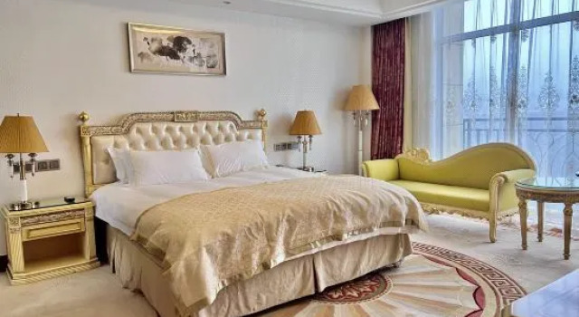 Люкс с балконом и с видом на озеро Mingfa Pearl Spring Hotel Nanjing