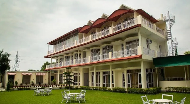 Кровать в общем номере Skyview Holiday Home