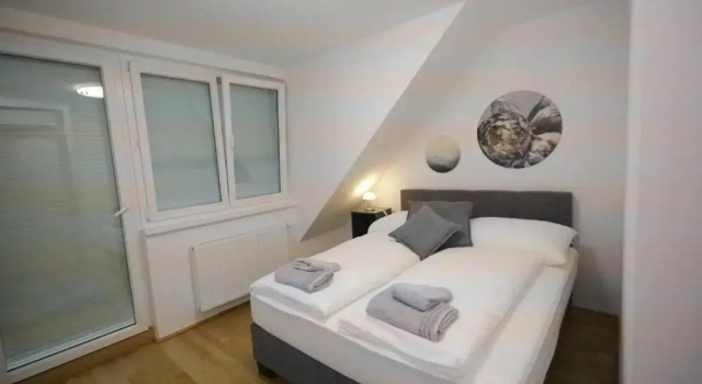 Charming Flat & Balcony near CentralStation Apt15, Prenota Hotel Vienna Austria
