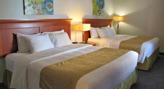 Четырёхместный номер Standard Le Voyageur Inn