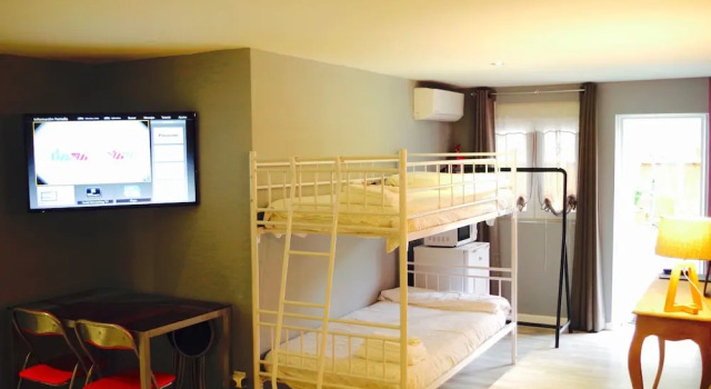 Четырёхместный семейный номер Standard c 1 комнатой Hotel Rock Star