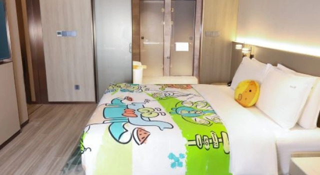 Двухместный люкс c 1 комнатой с видом на внутренний двор Holiday Inn Jinan Thousand Buddha Mountain by IHG