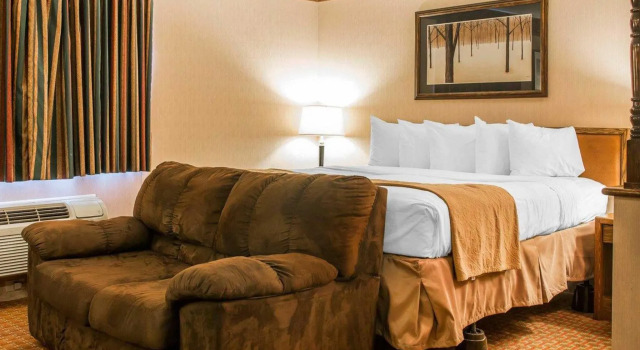 Люкс Quality Inn Saint Ignace I-75