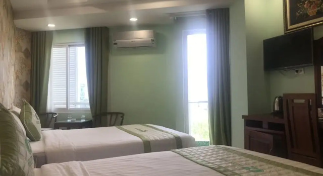 Четырёхместный номер Deluxe с балконом и с видом на парк Green Park Hotel