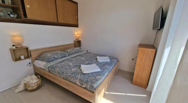 Studio apartman Karla, Забронировать Апартаменты/квартира Отели Приморско-Горанской жупания с парковкой, Парковка