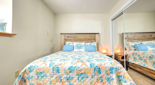 Pet-Friendly North Bend Home with Bay Views, 预订 酒店 北湾 俄勒冈海岸