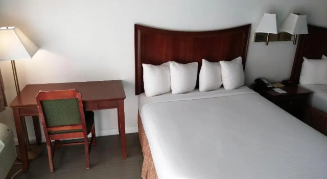 Четырёхместный номер Standard Rio Del Sol Inn Needles