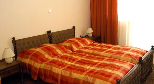 Liget Hotel, Book Hotel Hoteller i Northern Great Plain med parkering, Parkering