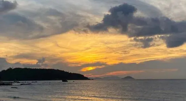 Autumn · Resort Hotel (Wanning Riyue Bay), Boek Resort Wanning Hainan