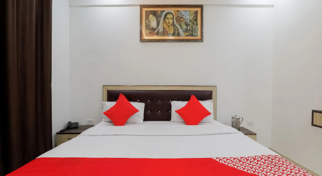 Люкс Standard Hotel O The Maharaja Inn