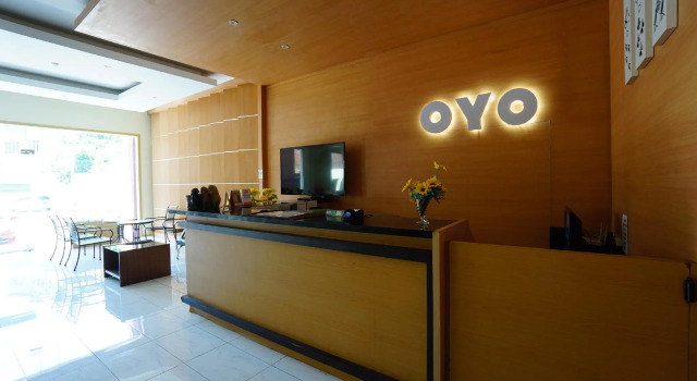 OYO 1993 Hotel D'kanaka Riverview, Book Hotel Hotels in Sulawesi with Parking, Parking