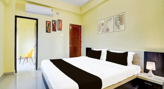 Номер Classic Goroomgo Dutta Residency Premium