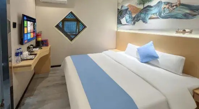 Tianshun Hotel (Guangzhou ERGONG subway station store)