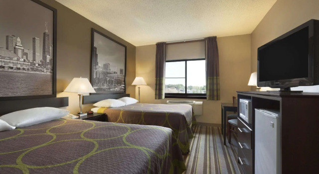 Четырёхместный номер Standard Super 8 by Wyndham Bridgeview/Chicago Area
