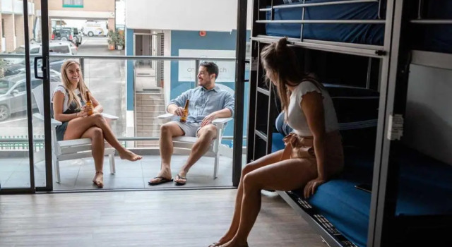 Кровать в общем номере The Surf House