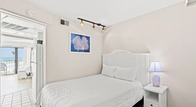Номер Standard c 1 комнатой с балконом и oceanfront Units at St. Clements at Caravelle by Elliott Beach Rentals