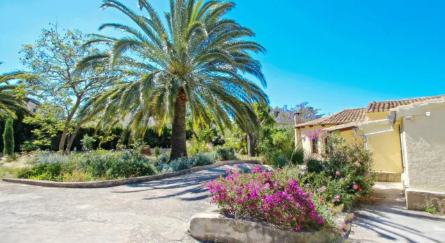 Вилла Mimosa - pretty holiday property with private pool in Moraira