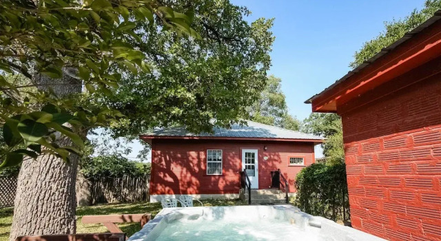 Коттедж 'august Schmidt' Fredericksburg Cottage w/ Hot Tub