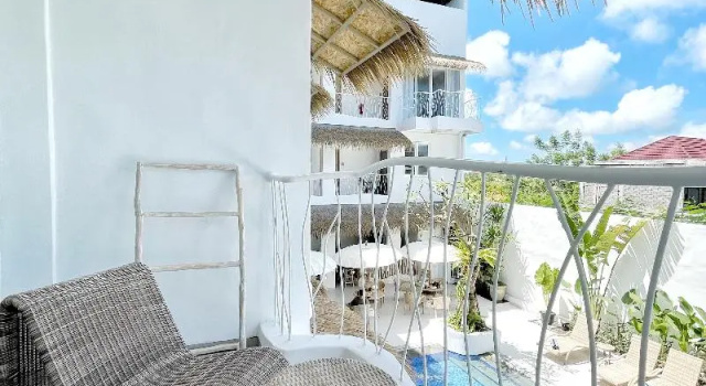 Номер Deluxe с балконом и с видом на бассейн Khaiyyara Jimbaran Bali