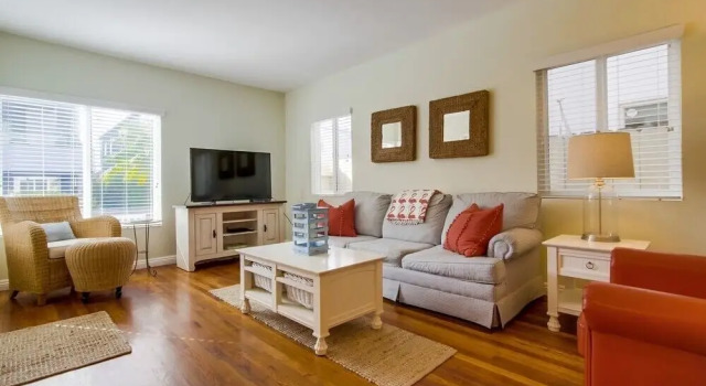 Little Pearl 2 Bedrooms 1 Bathroom Condo