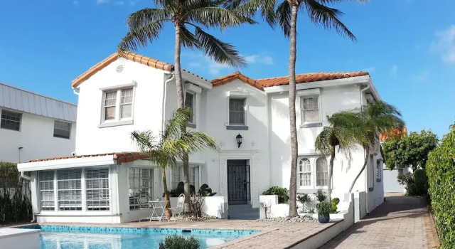 1926 Mediterranean Home With Heated Pool Sleeps 12, Buchen Sie Aparthotel Lake Park USA