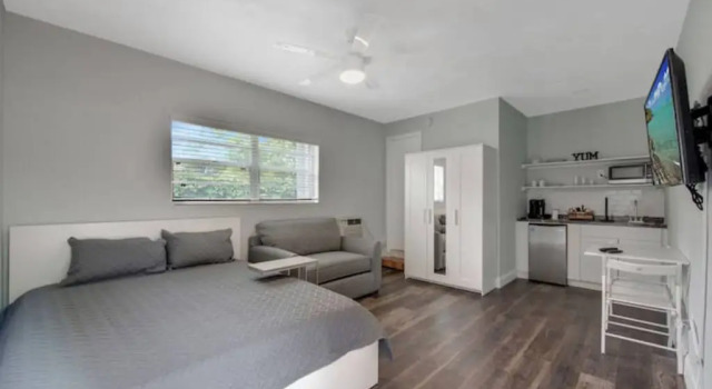 Edgewood Studio in Dania Beach, Забронировать Отель Дания-Бич Broward County
