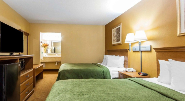 Четырёхместный номер Standard Quality Inn & Suites Cartersville North