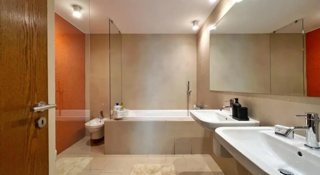 Апартаменты Luxury beachfront apt - quite area, 100 sqm