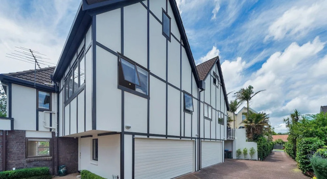 QV Spacious 190 sqm Townhouse - 647, Rezerwuj Hotel Hotele w Auckland Region z parkingiem, Parking