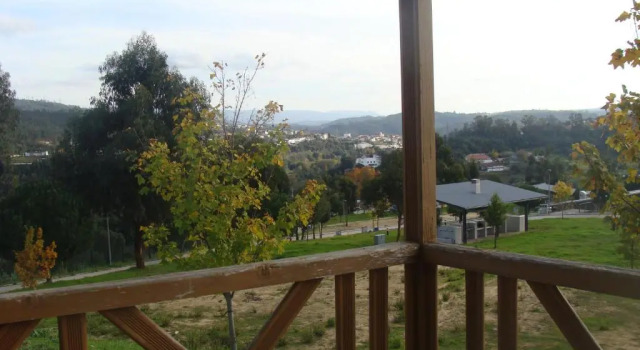 Бунгало с балконом и с красивым видом из окна Coimbra Camping & Bungalows