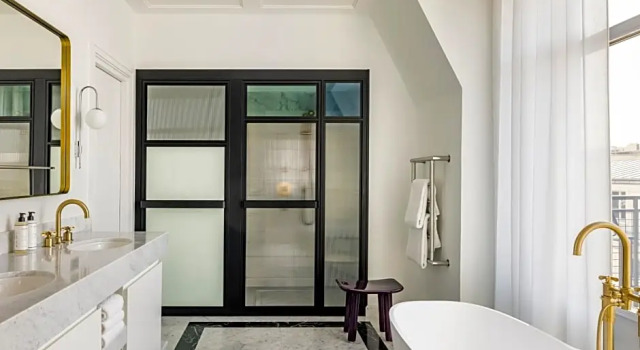 Двухместный люкс Eiffel Tower View Kimpton - St Honoré Paris by IHG
