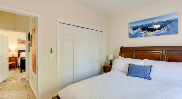 Коттедж с 2 комнатами Bright Bend Home w/ Patio < 3 Mi to Downtown!