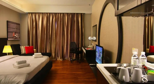 Люкс The Shore Hotel & Residences