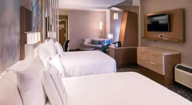 Четырёхместный люкс Courtyard by Marriott Hot Springs