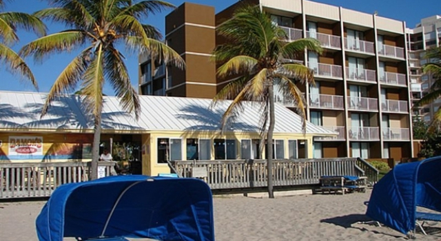 Lauderdale Beachside Hotel, Забронировать Отель Отели Лодердейл-бай-Си с бассейном, рядом с Sea Ranch Village Shopping Center, Бассейн