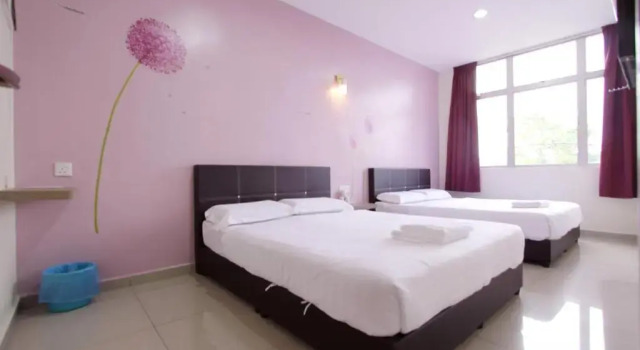 Четырёхместный номер Deluxe Max Inn Hotel