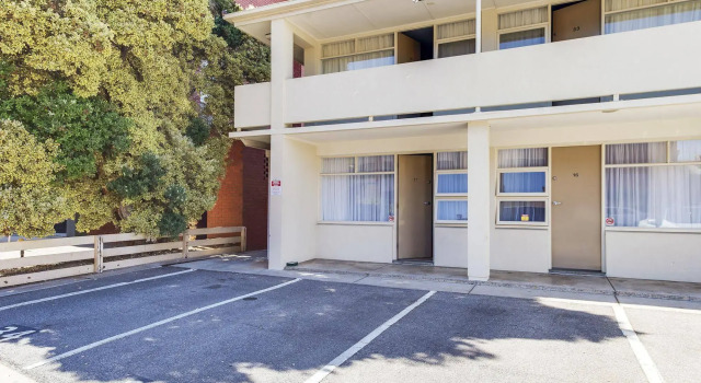 Bay Beauty Studios, Book Hotel Glenelg 