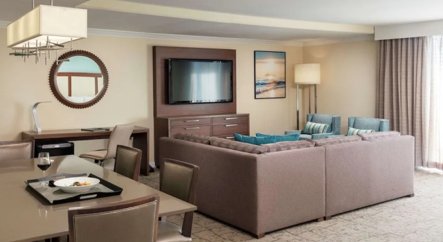 Двухместный полулюкс с балконом и с видом на залив Hilton Clearwater Beach Resort & Spa