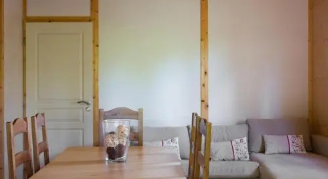 Chalet De La Besbre, Book Chalet Sommerhuse i Allier, Hytte