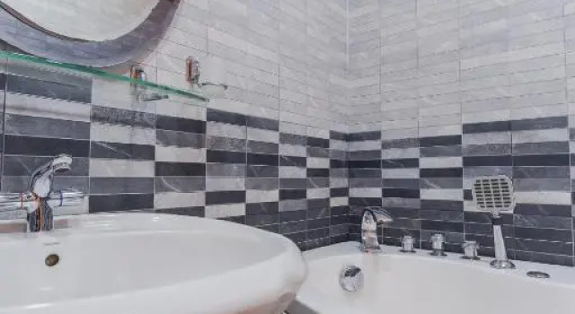 Hostel in Batumi, Забронировать Хостел Отели Батуми с парковкой, рядом с Фонтан Нептуна, Парковка