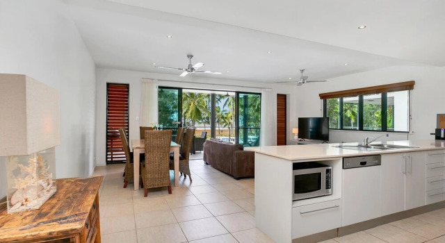 Belle Escapes - Beachfront Ocean View Apartment "4"