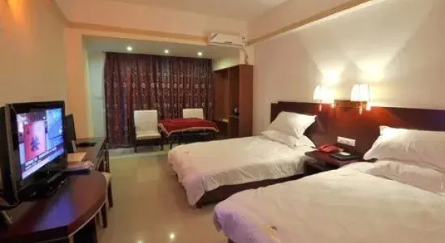 Zhaoping Liduoduo Business Hotel