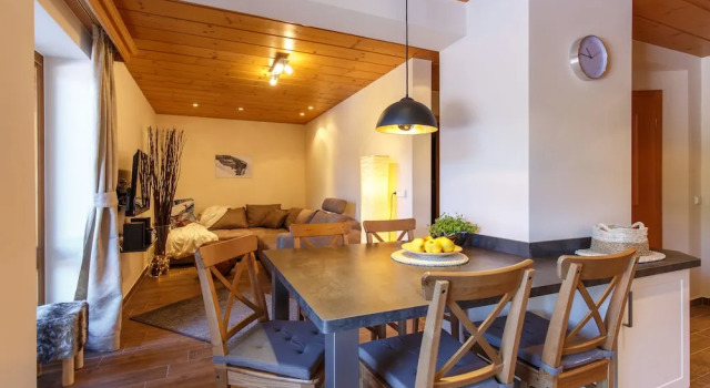 Апартаменты Deluxe с 2 комнатами с видом на горы BERGSUCHT-Ruhpolding, Traumlage am sonnigen Südhang, kostenlose Parkplätze, schnelles WLAN, ruhige Sackgasse, NETFLIX inklusive