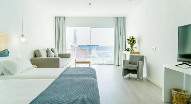 Двухместный номер Standard с видом на море CalaLanzarote Suites Hotel